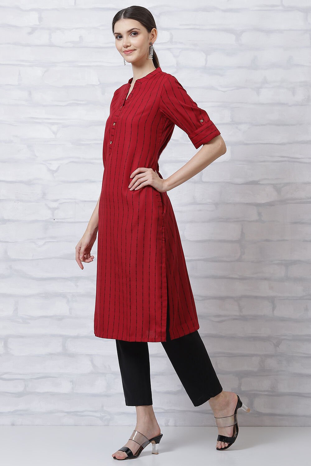 Maroon Printed Straight Kurta image number 2
