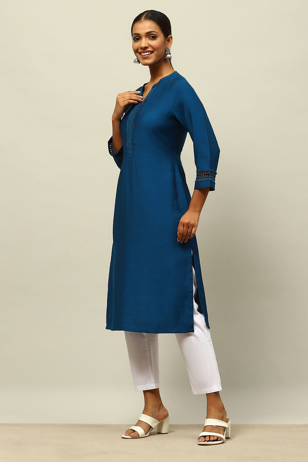 Blue Solid Straight Kurta image number 2
