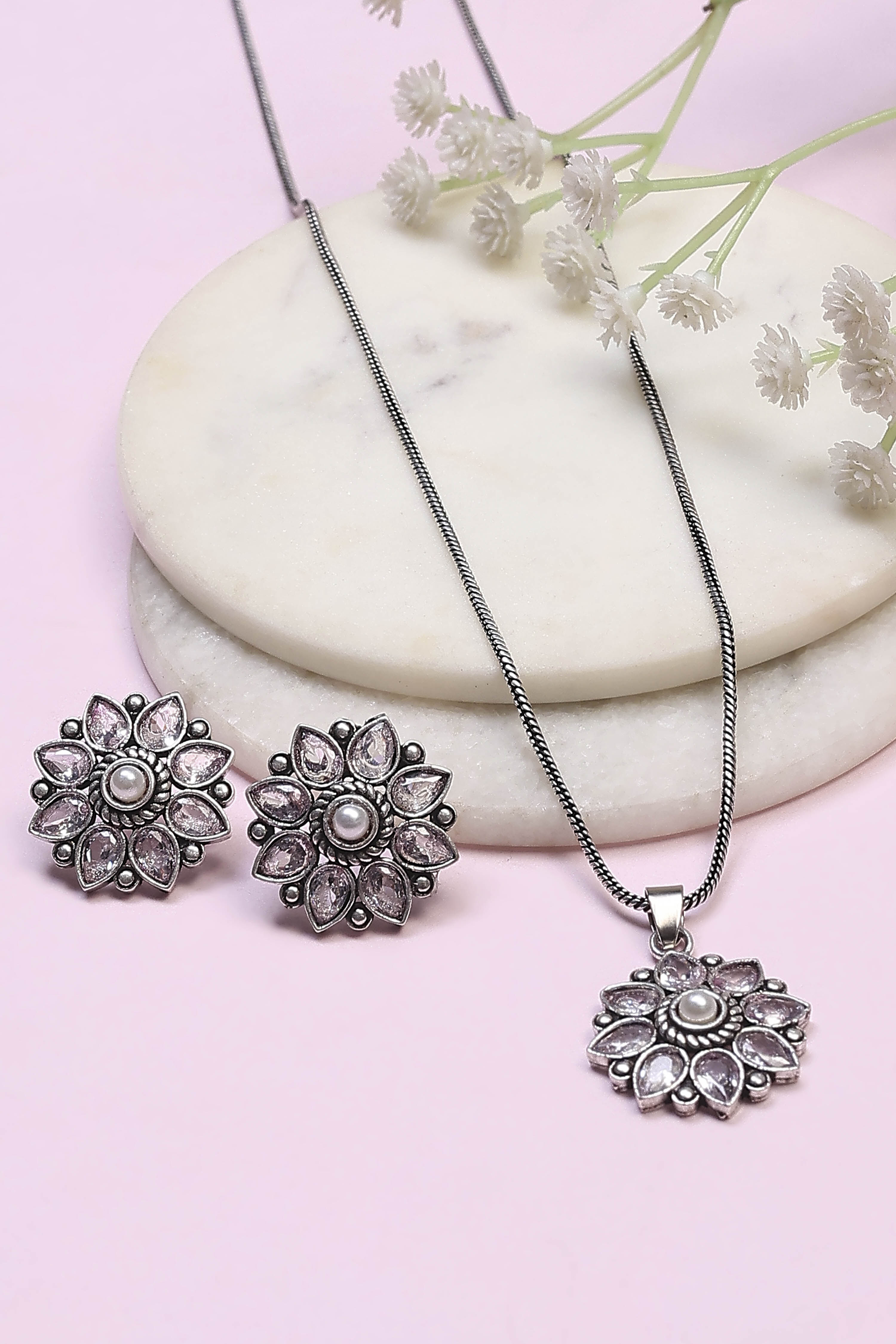 White Brass Necklace Set image number 0