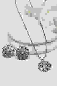 White Brass Necklace Set image number 0