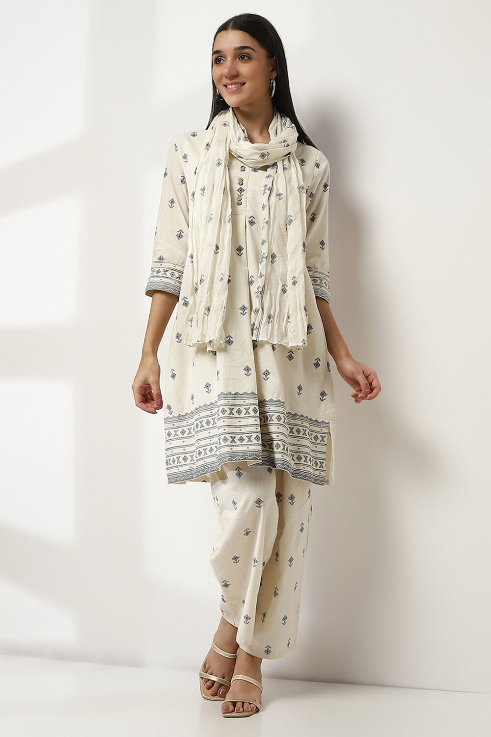 Off White Cotton Dupatta image number 1