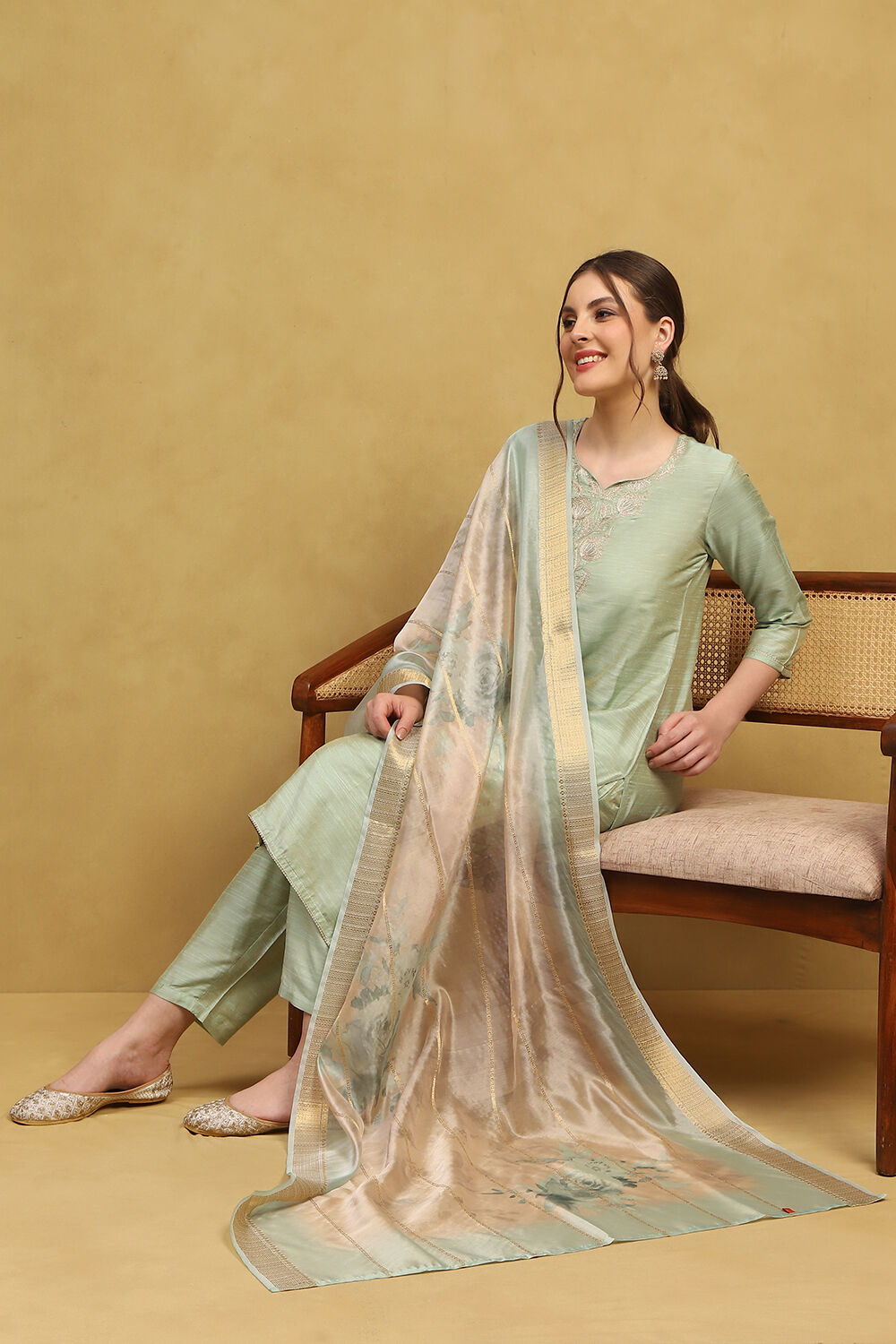 Green Viscose Blend Embroidered Straight Suit Set image number 0