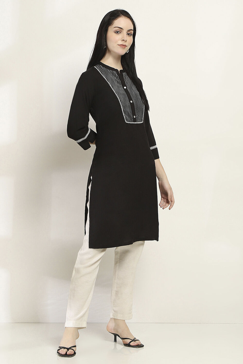 Black Solid Straight Kurta image number 4
