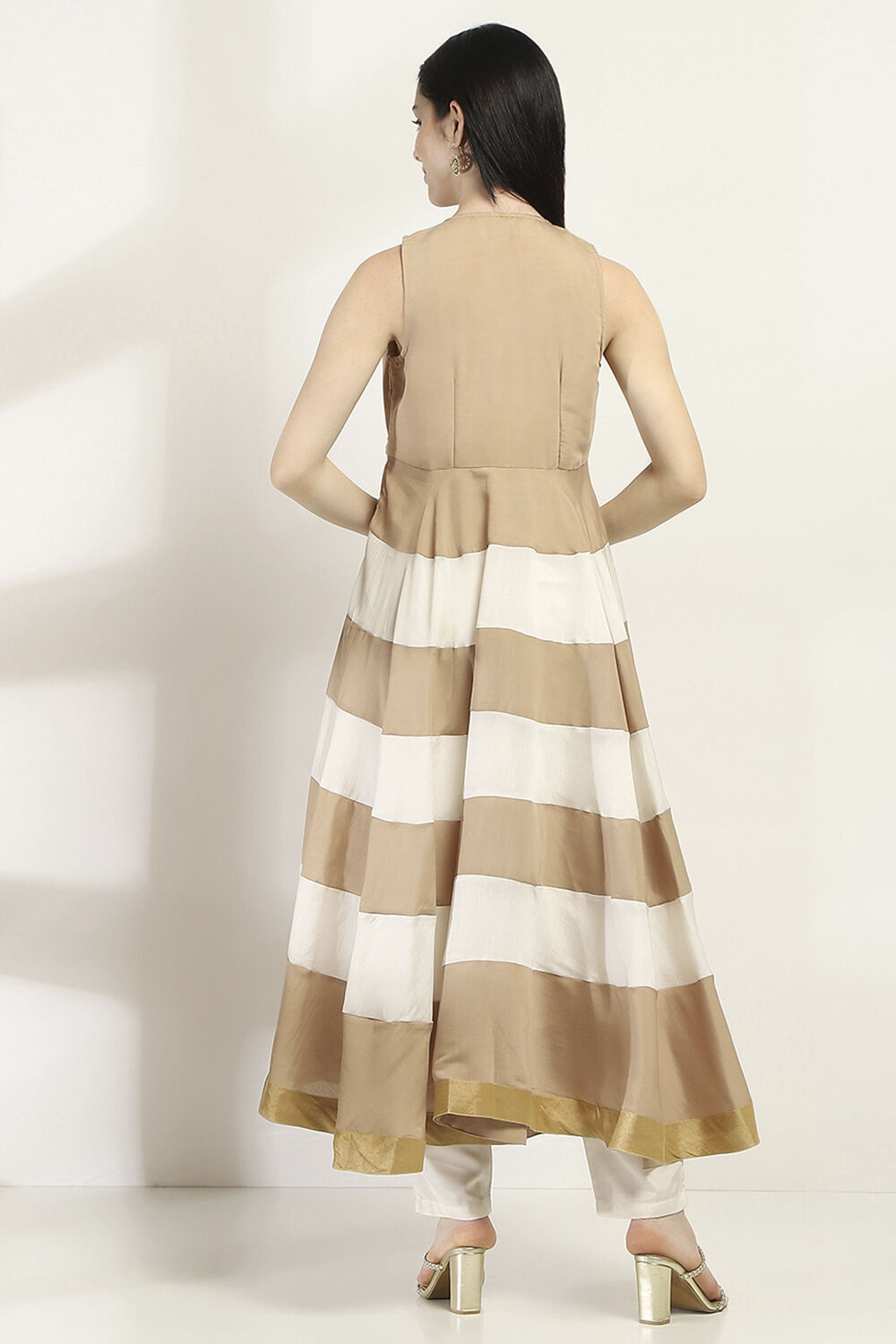 Red and Pink Tiered Anarkali Suit Set image number 4