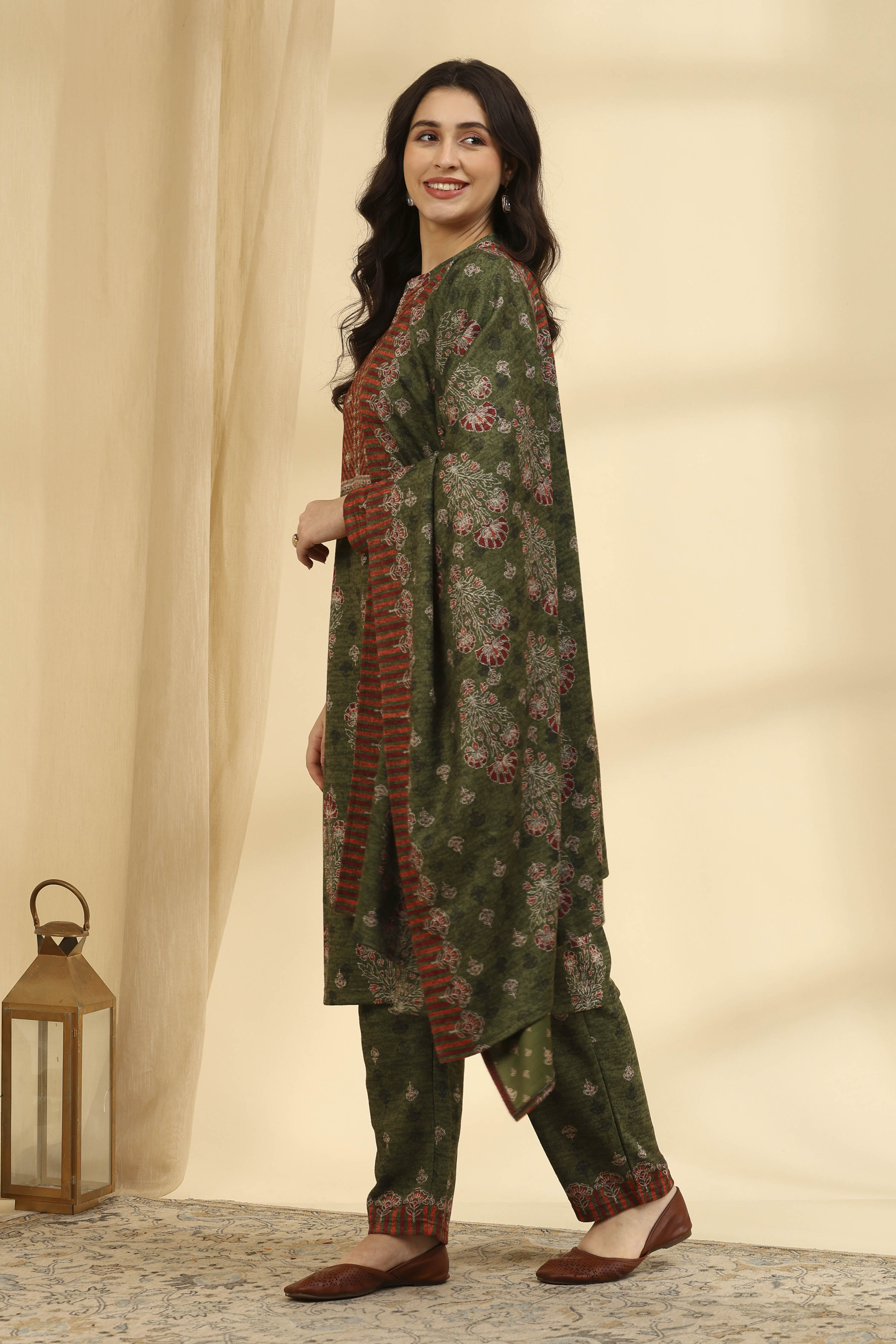 Green Polyester Printed Straight Suit Set image number 3