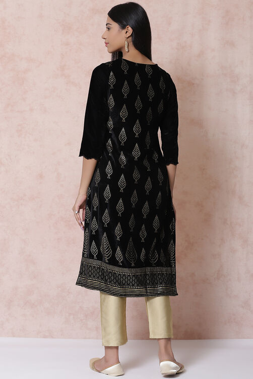 Purple Velvet Straight Kurta image number 4