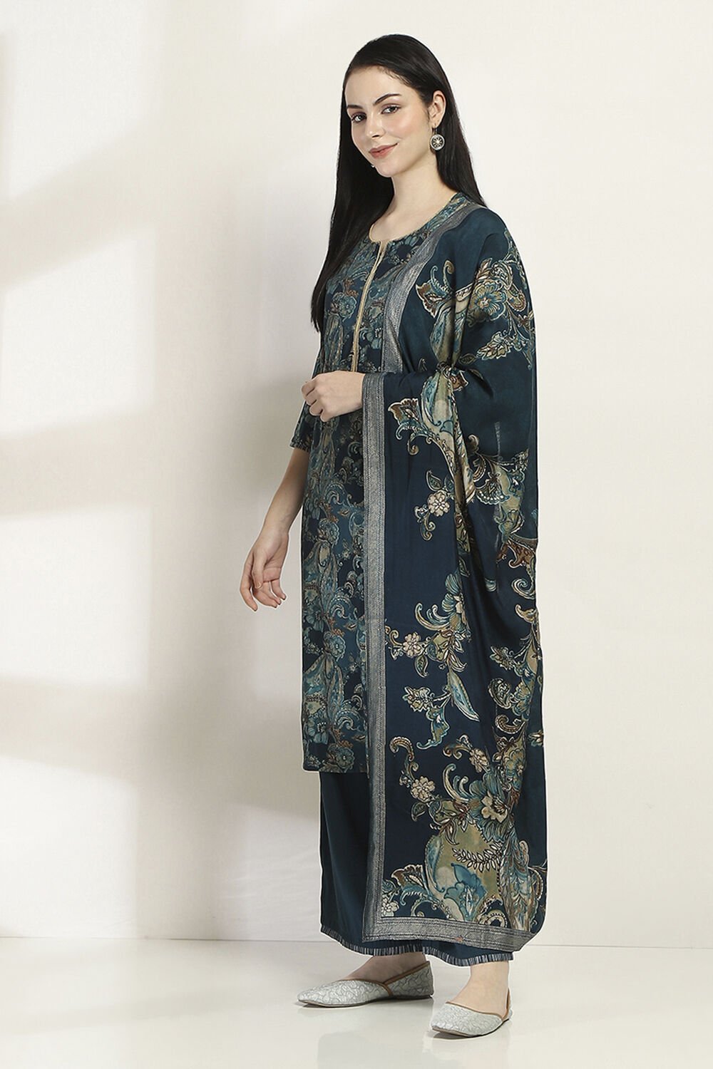 Green Viscose Blend Straight Suit Set image number 3