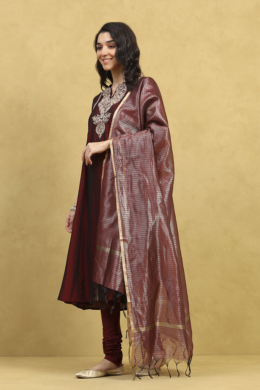 Green-Maroon Polyester Blend Solid Kalidar Suit Set image number 3