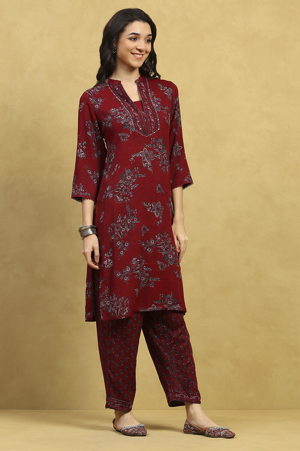 Green-Maroon Viscose Blend Printed Straight Kurta Pants Set image number 5
