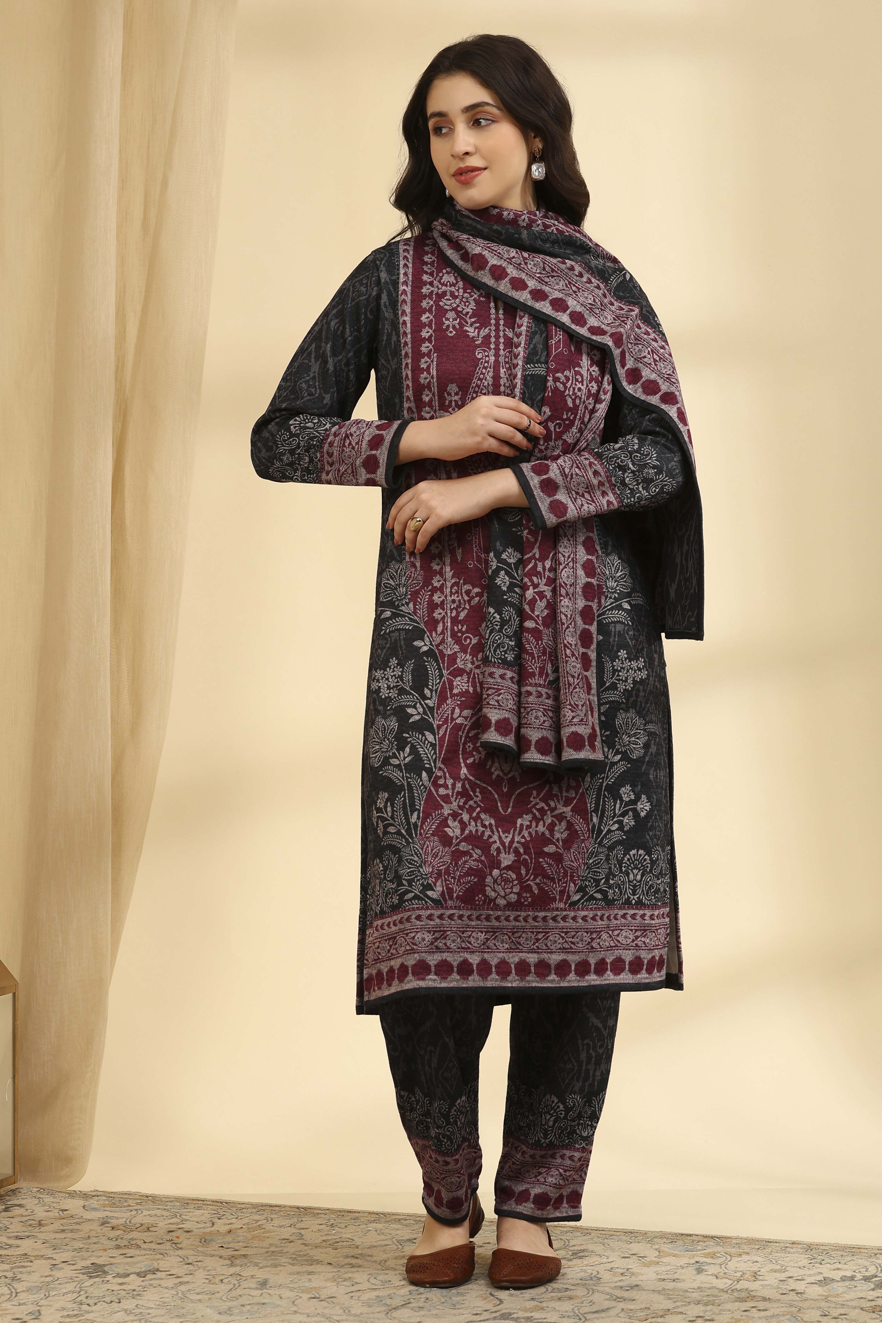 Black Polyester Printed Straight Suit Set image number 6