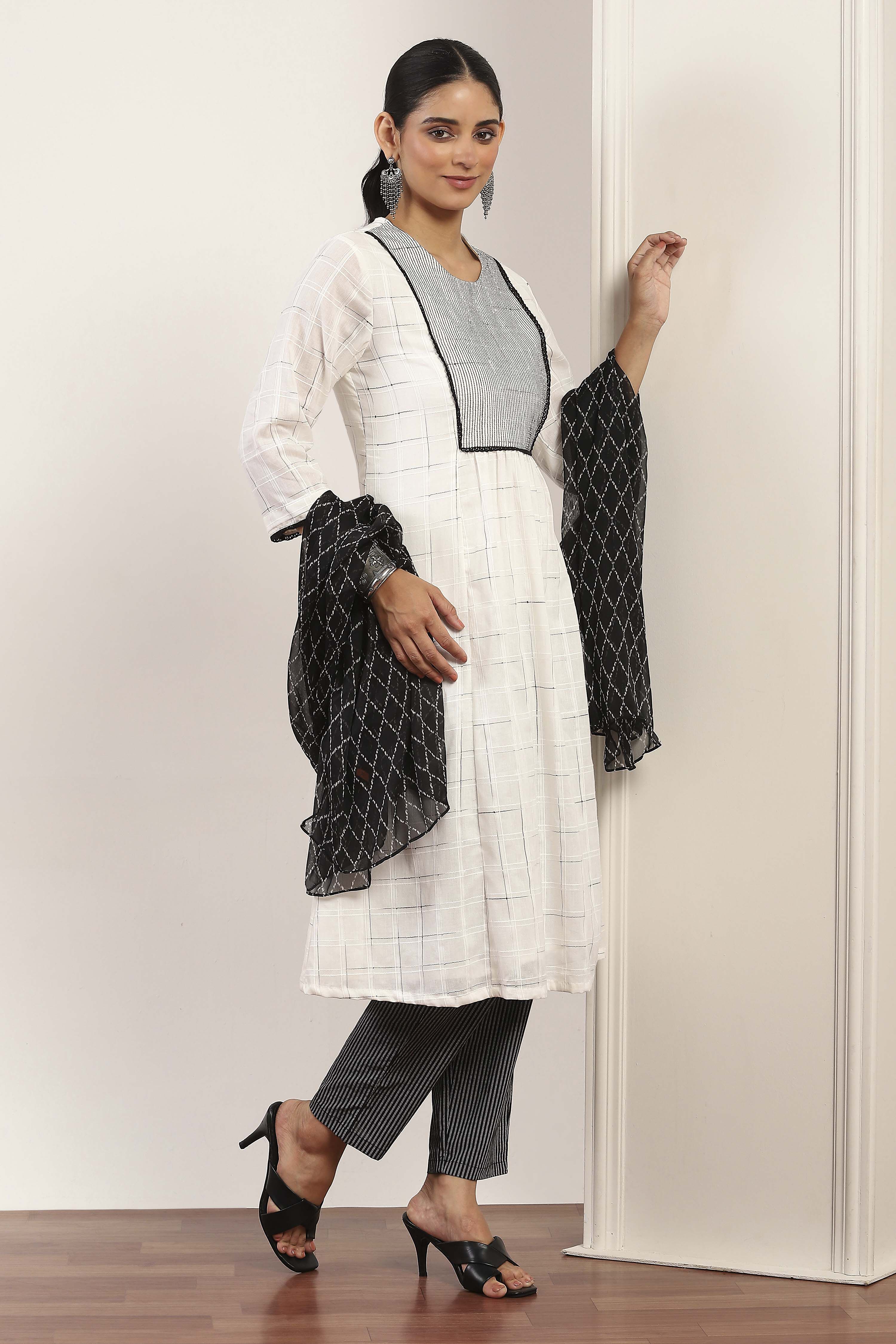 White Cotton A-Line Suit Sets image number 5