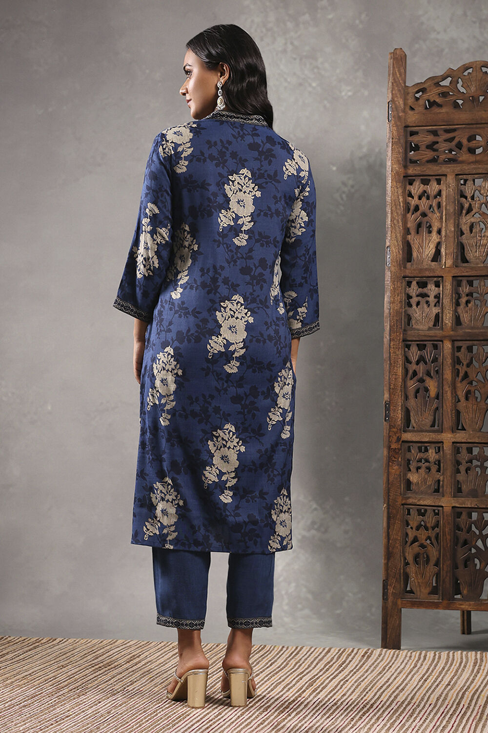 Green Viscose Blend Printed Straight Kurta Pants Set image number 4