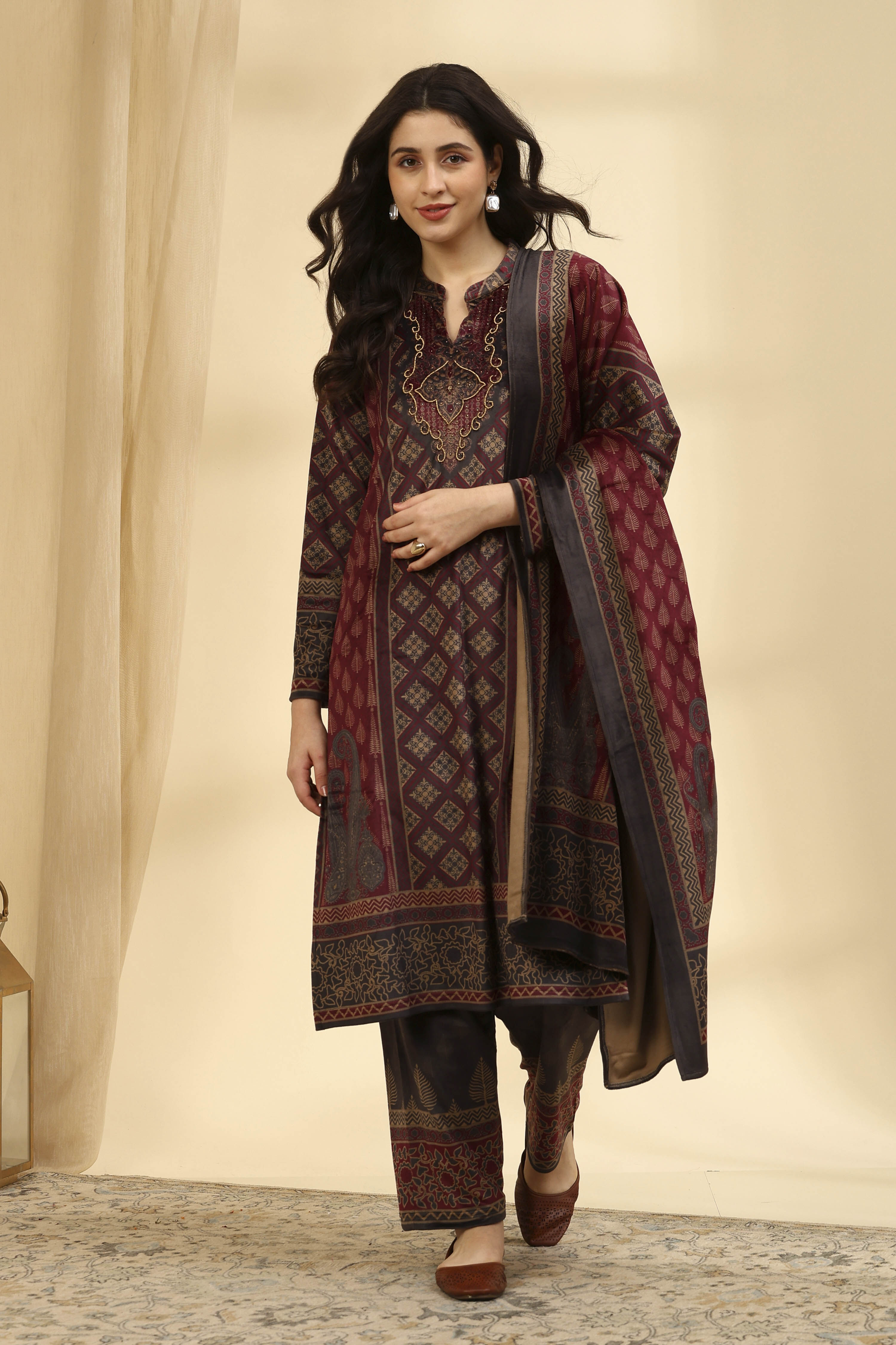 Maroon Polyester Printed Straight Suit Set image number 6