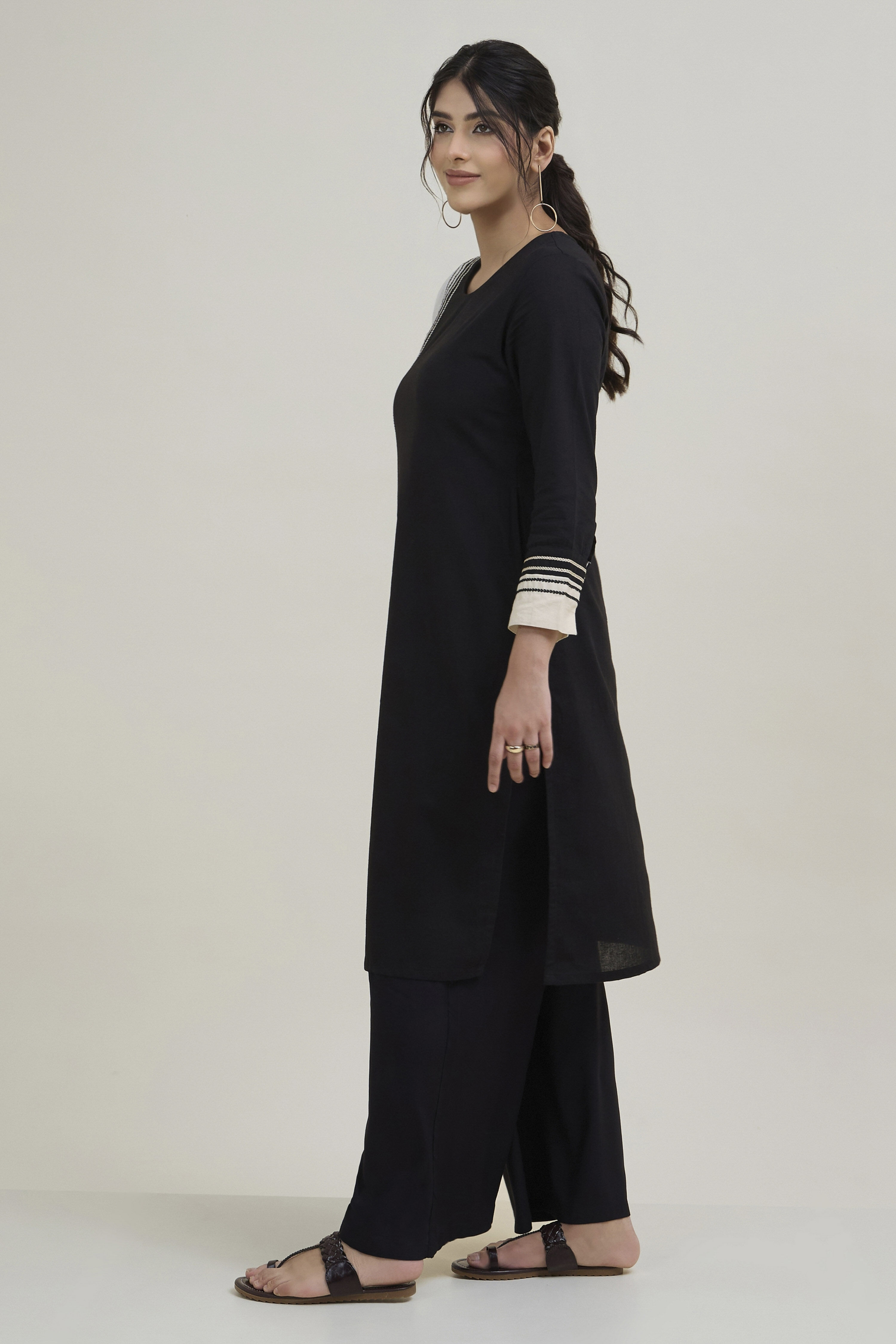 Black White Cotton Flex Straight Solid Kurta image number 3