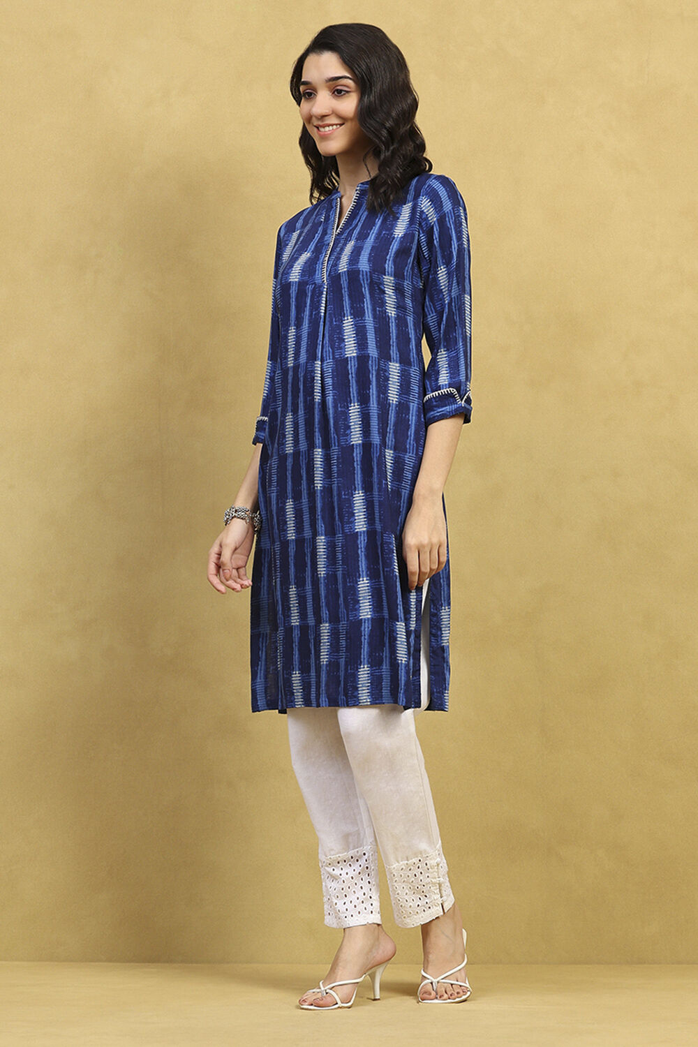 Indigo Printed Straight Kurta image number 2