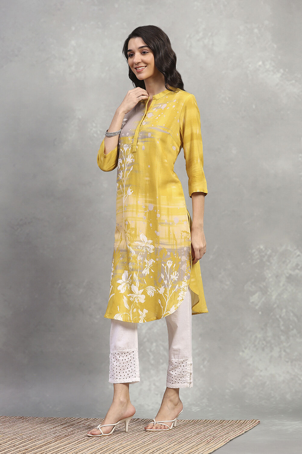Yellow Viscose Rayon Printed Straight Kurta image number 2