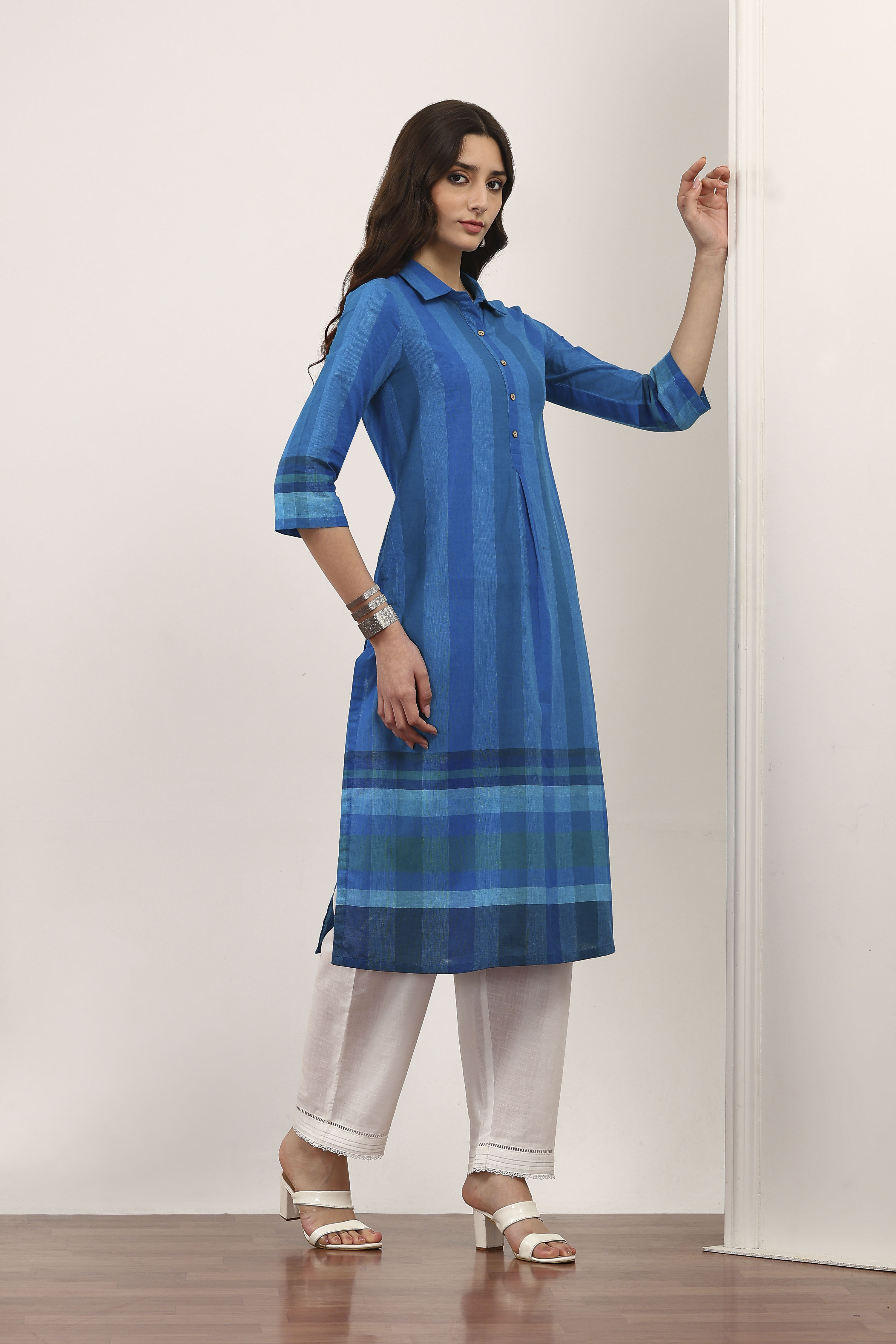 Blue Cotton Straight Kurtas image number 4