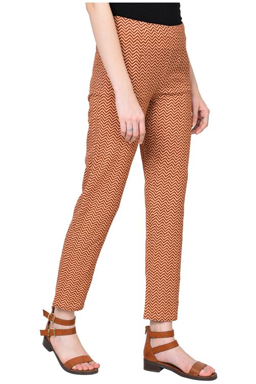 Rangriti Maroon Cotton Slim Pants image number 3