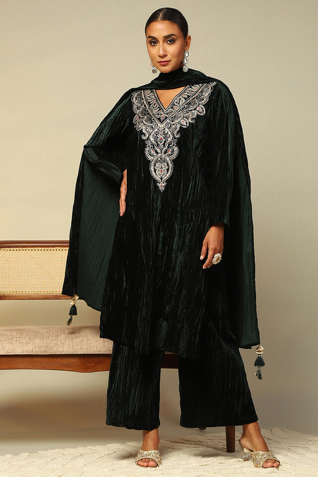 Rangriti Green Poly Velvet Straight Solid Kurta Palazzo Suit Set in Green