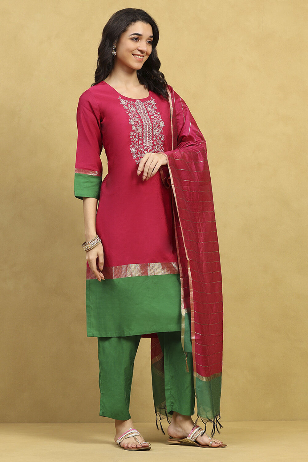 Pink Viscose Blend Solid Straight Suit Set image number 5