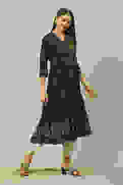 Black LIVA Tiered Printed Dress image number 4