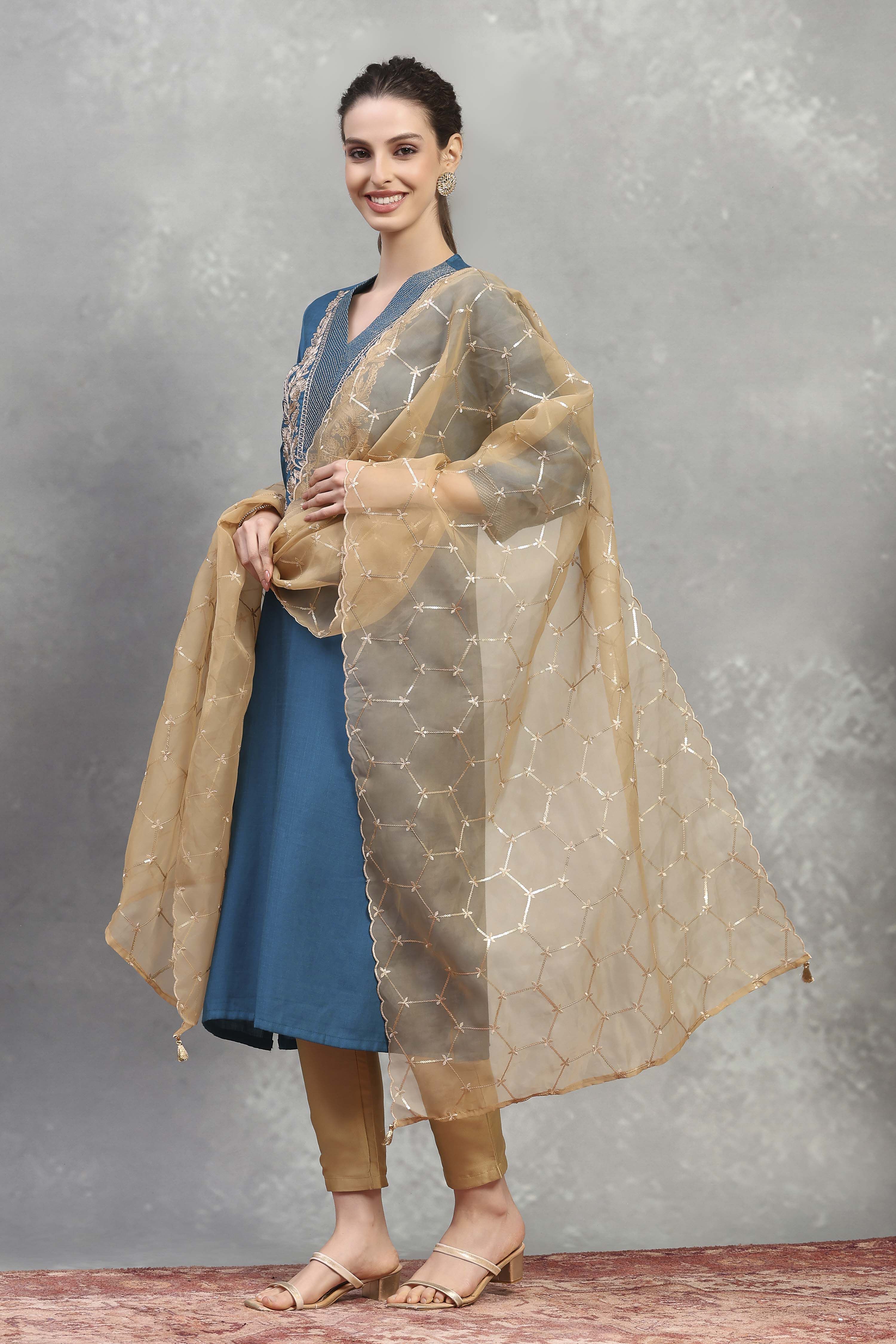 Gold Polyester Solid Dupatta image number 1