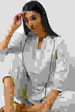 Off-White Cotton Blend Straight Top image number 6