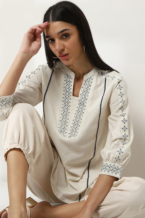 Off-White Cotton Blend Straight Top image number 6