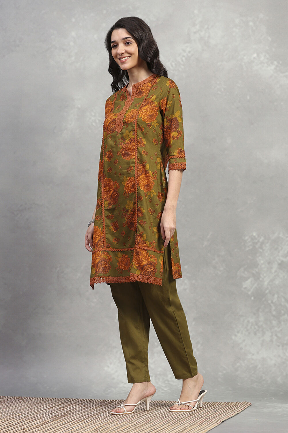 Green Cotton Printed Straight Kurta Pants Set image number 3