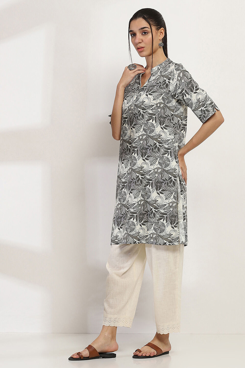 Yellow Printed Straight Kurta image number 2