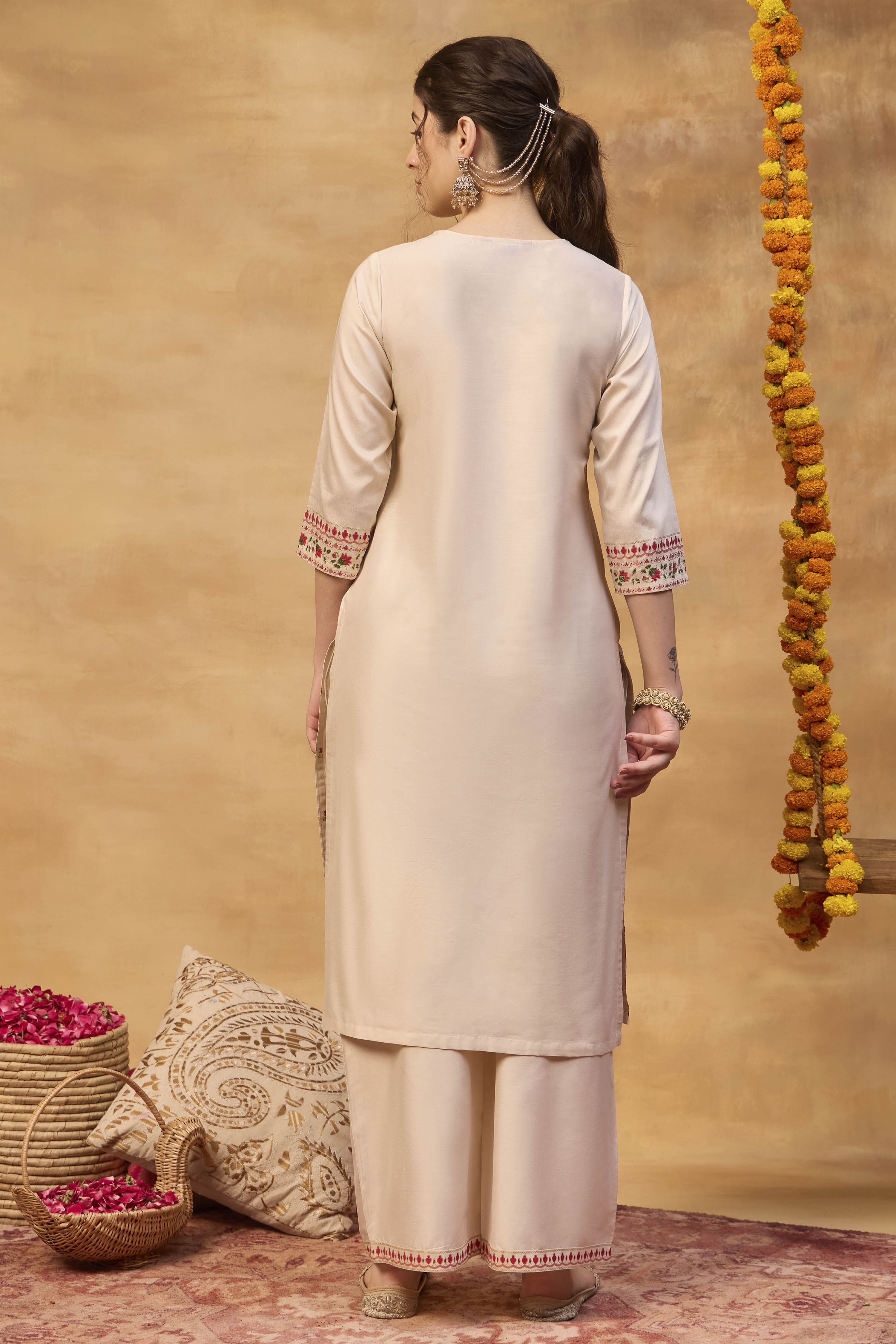 Off White Viscose Blend Straight Printed  image number 5