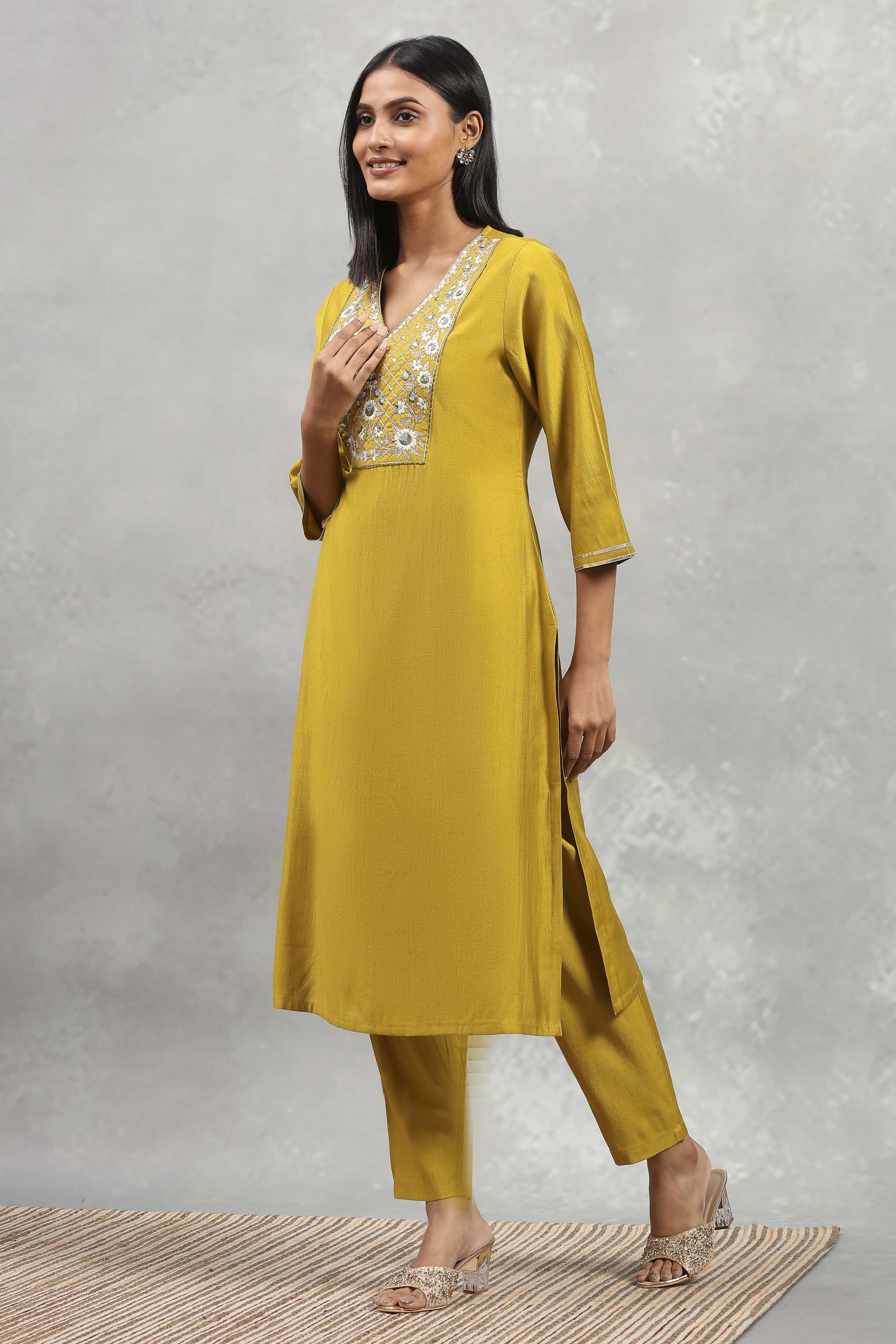 Acid Lime Viscose Blend Solid Straight Kurta Pants Set image number 3