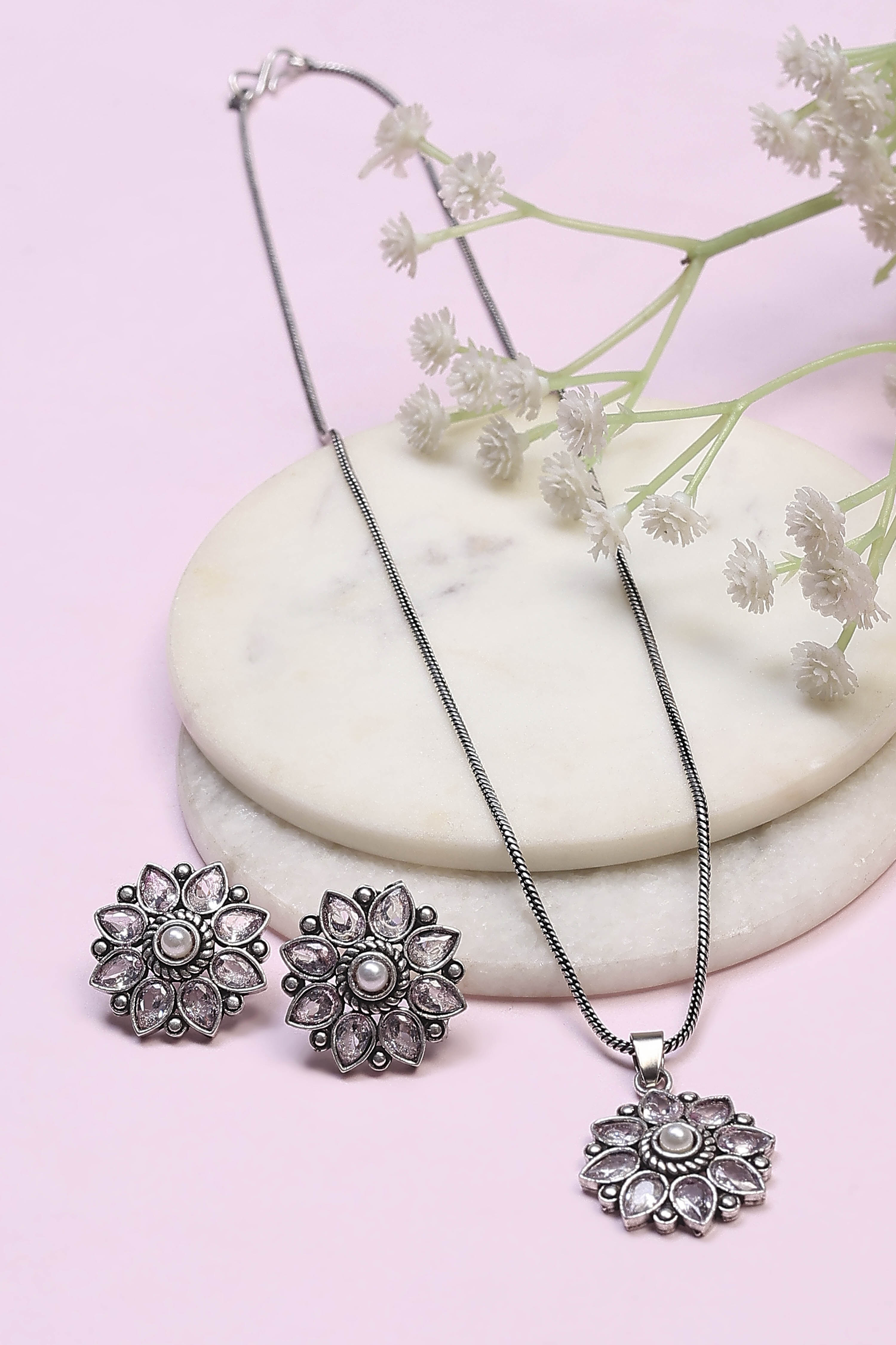 White Brass Necklace Set image number 4