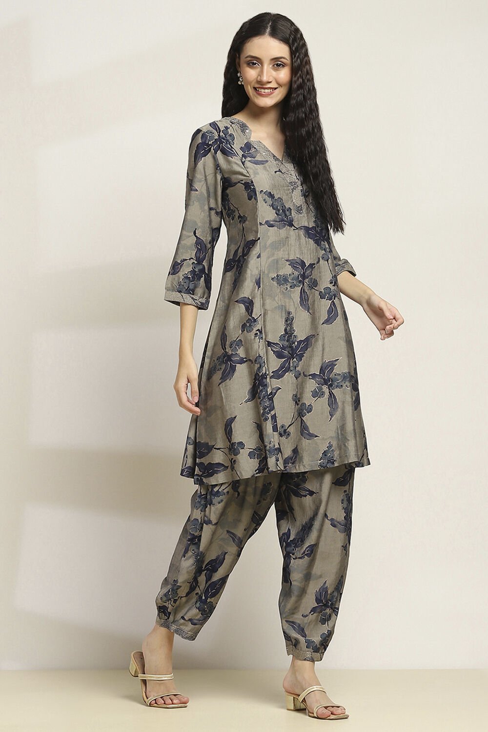 Grey Viscose Blend Printed A-Line Kurta Pants Set image number 5