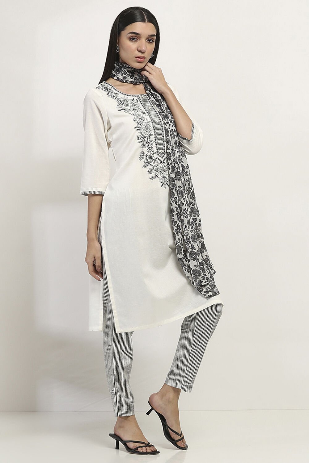 White and Black Printed Straight Suit Set image number 5