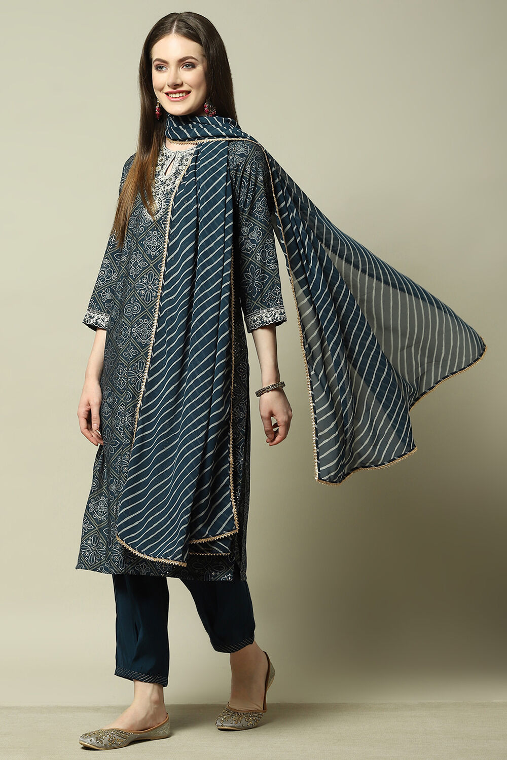 Blue Bandhani Print Straight Kurta & Salwar Suit Set image number 4