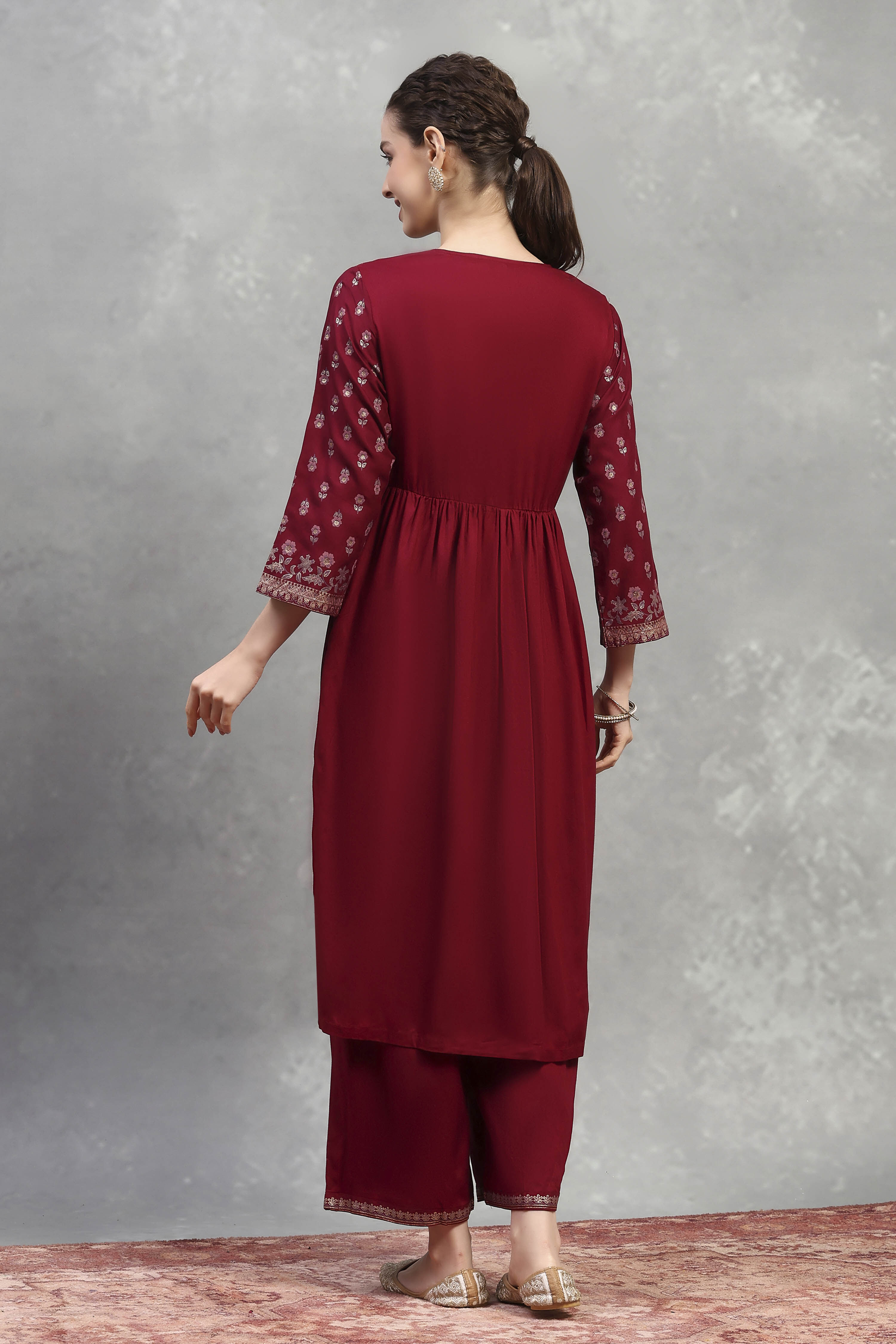 Green-Maroon Viscose Rayon Printed Gathered Suit Set image number 4