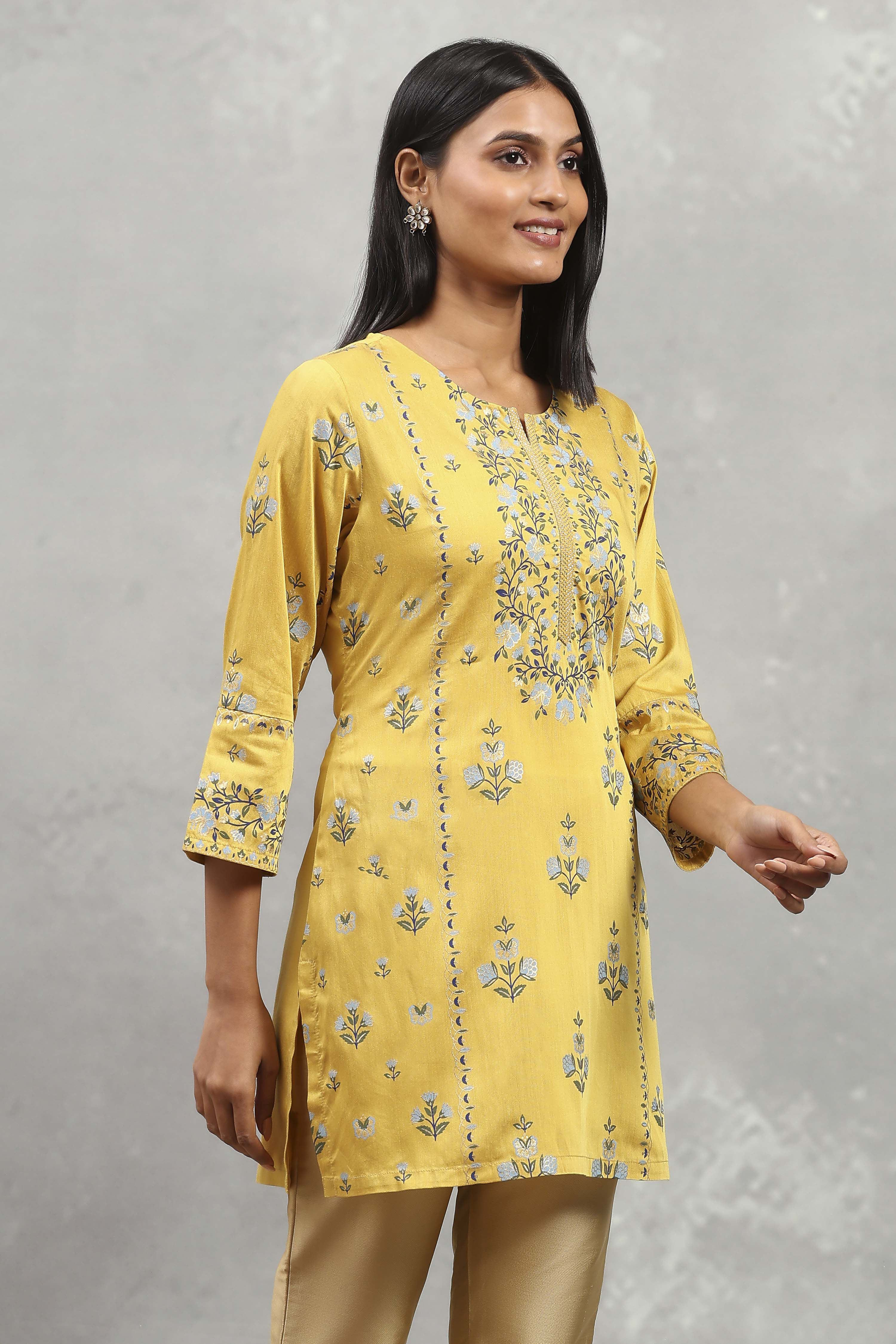 Yellow Viscose Blend Printed Straight Top image number 4