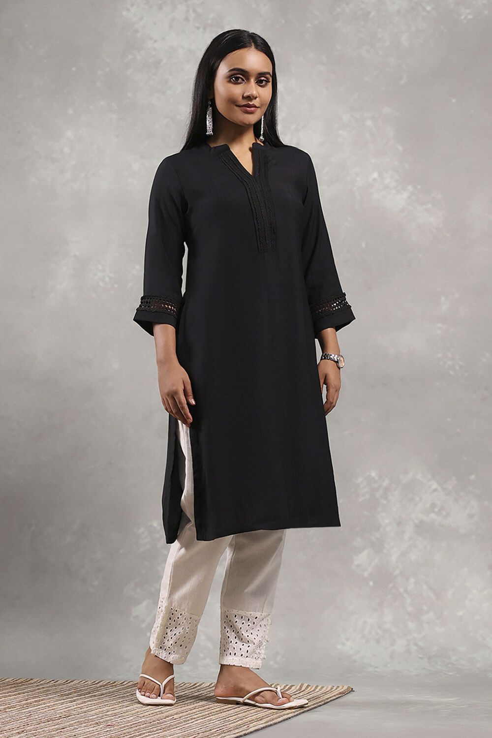 Black Solid Straight Kurta image number 4