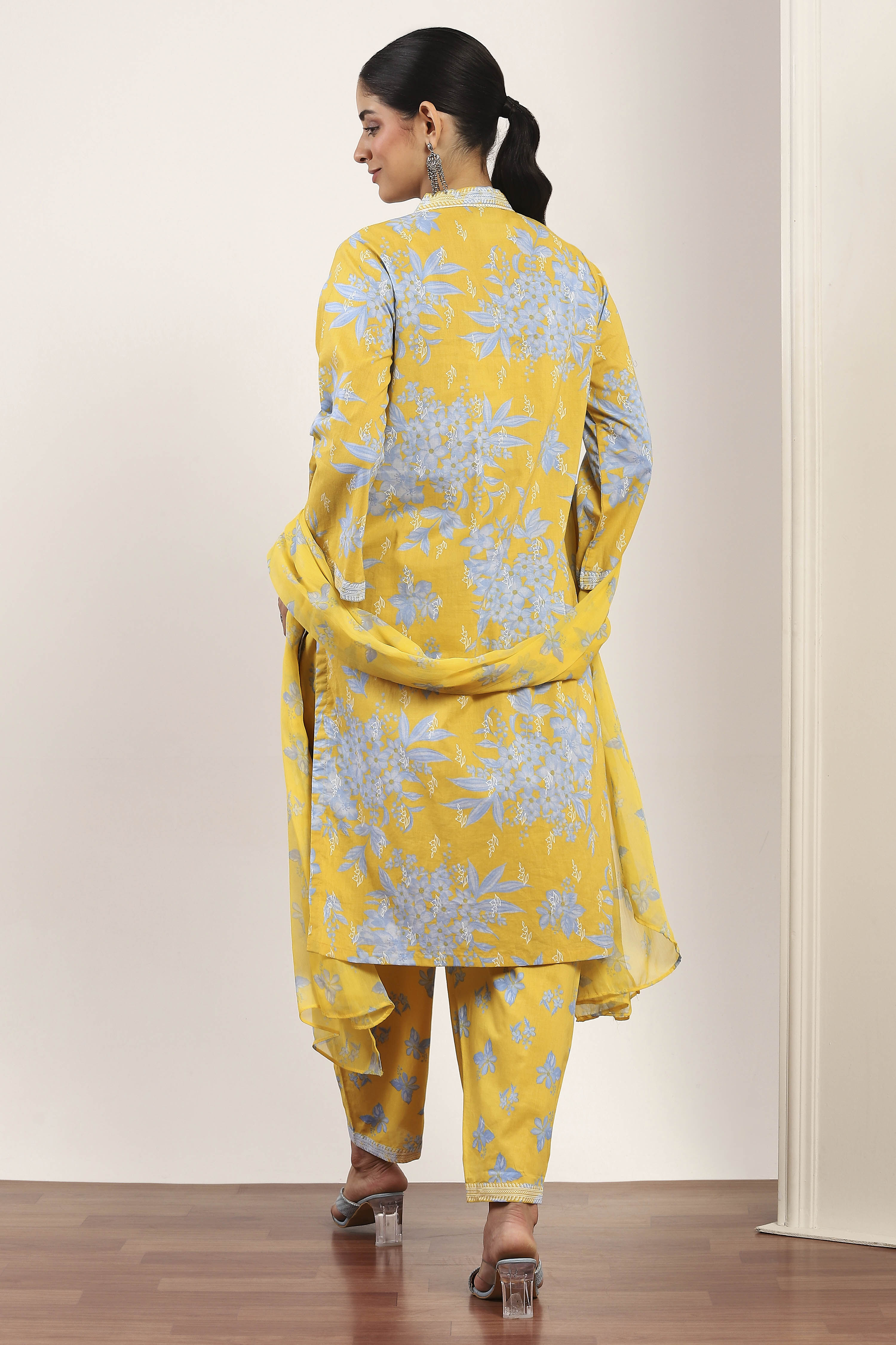 Yellow Cotton Straight Suit Sets image number 4
