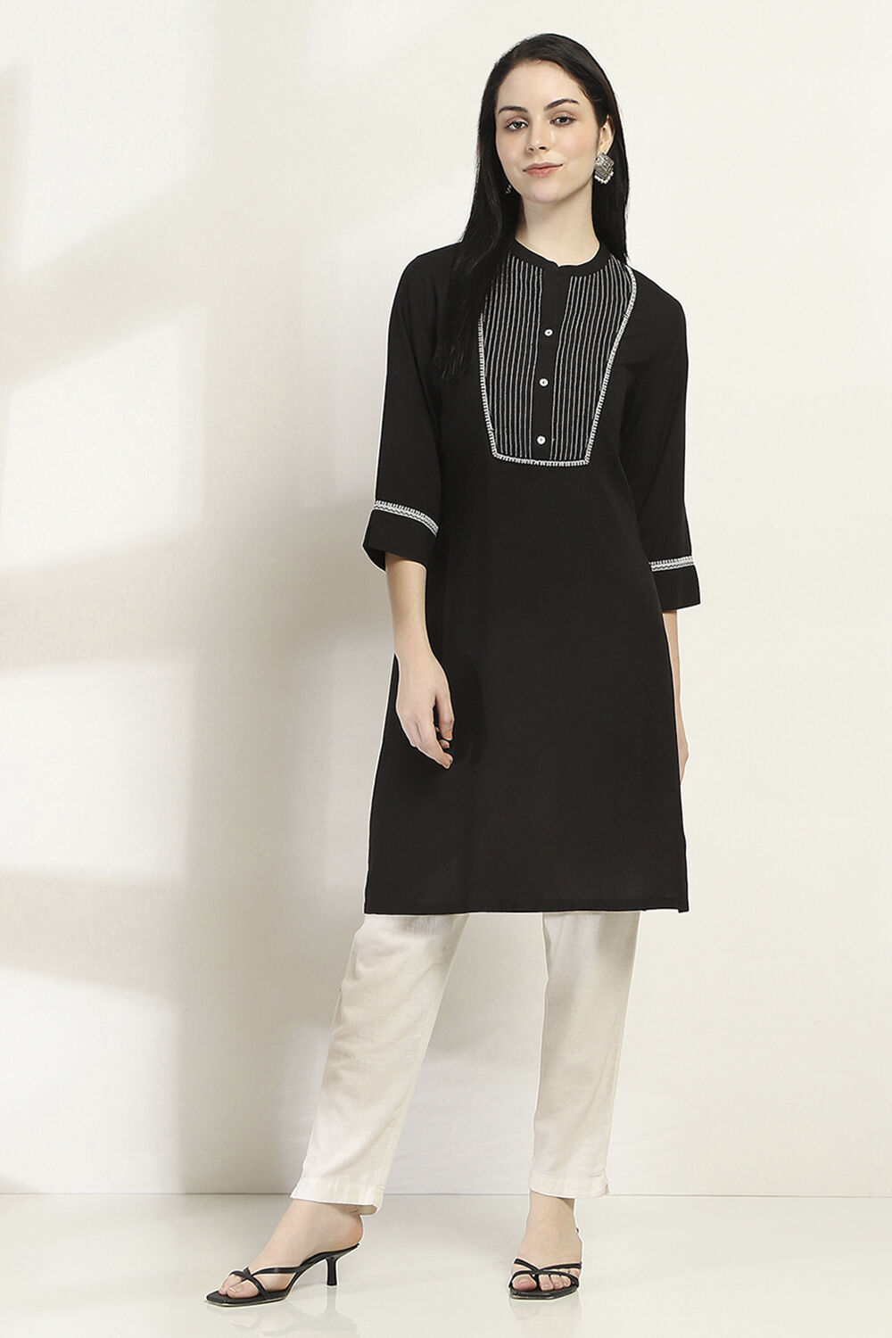 Black Solid Straight Kurta image number 5