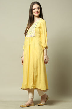 Yellow Rayon Slub Straight Dress image number 2