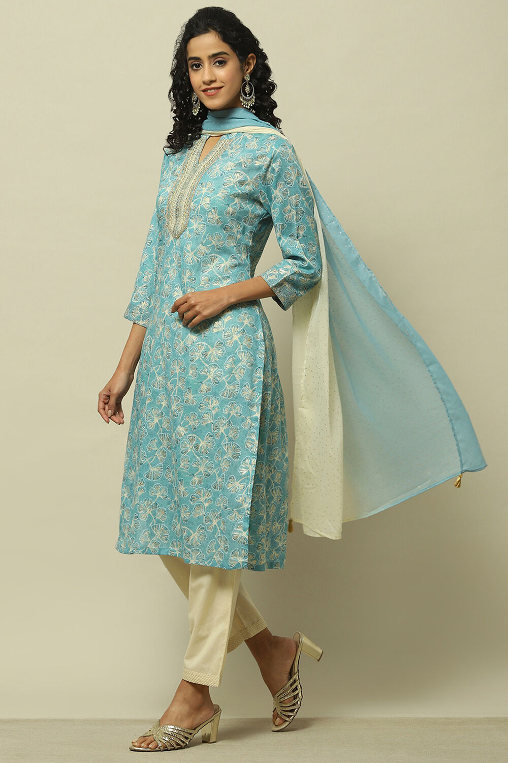 Blue Cotton Blend Printed Kurta & Pants Suit Set image number 4