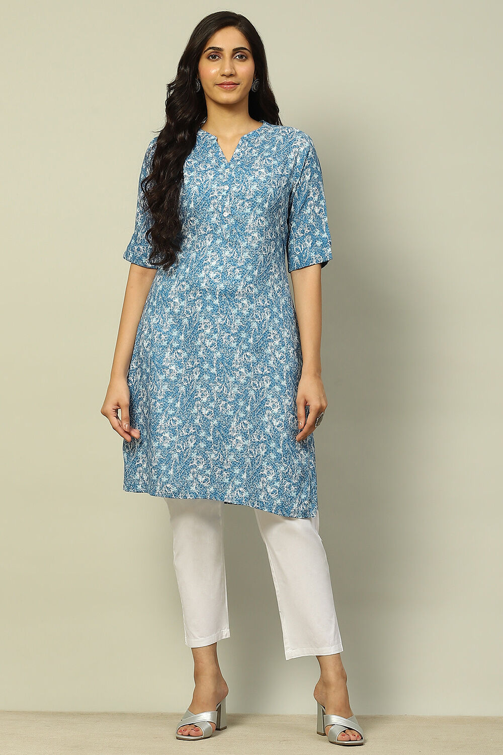 Blue and White Floral Printed Straight Kurta image number 5