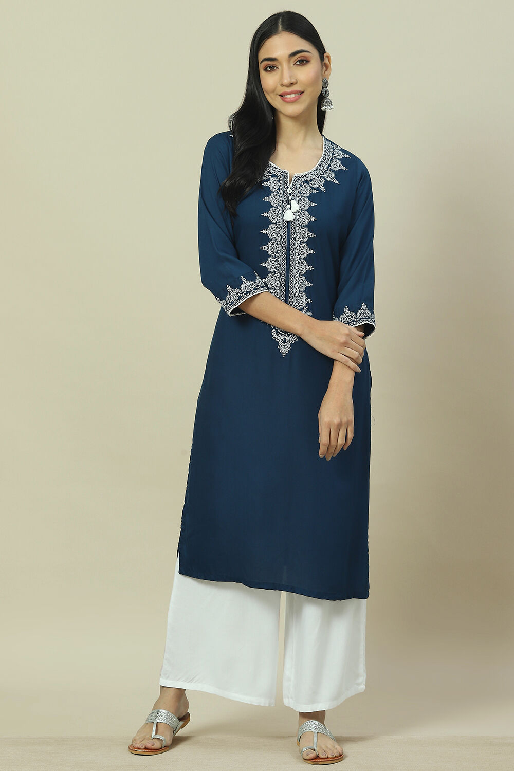 Indigo Blue Embroidered Detail Straight Kurta image number 5