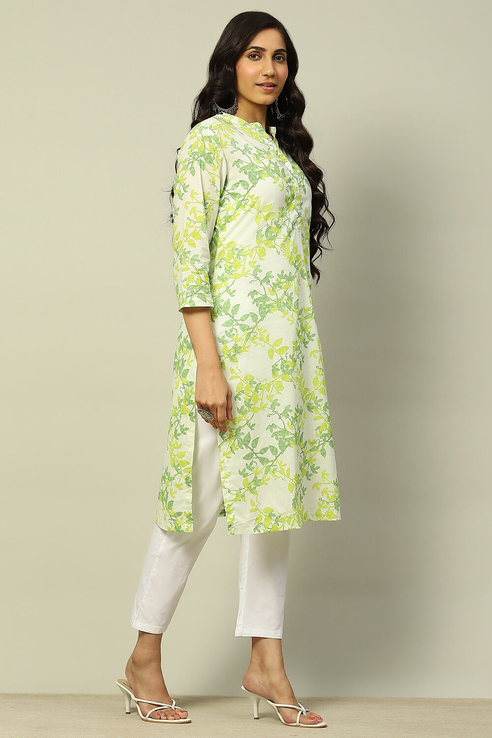White and Green Cotton Floral Printed Straight Kurta image number 4