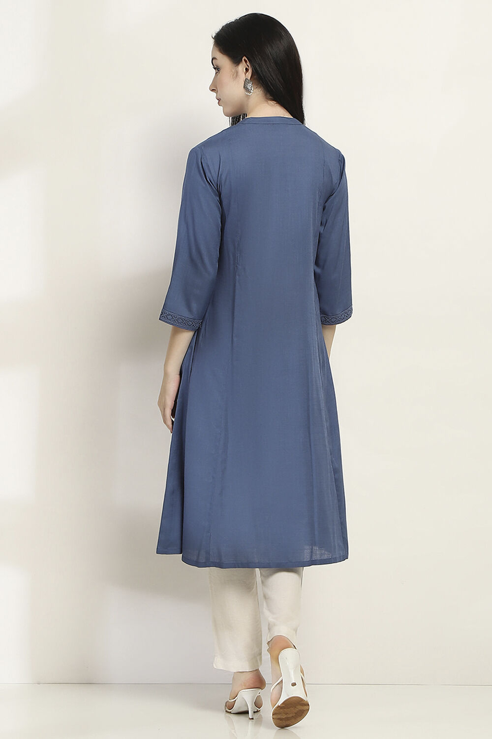 Indigo Solid Flared Kurta image number 3