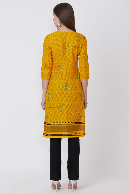 Yellow Cotton And Cambric Straight Kurta image number 4