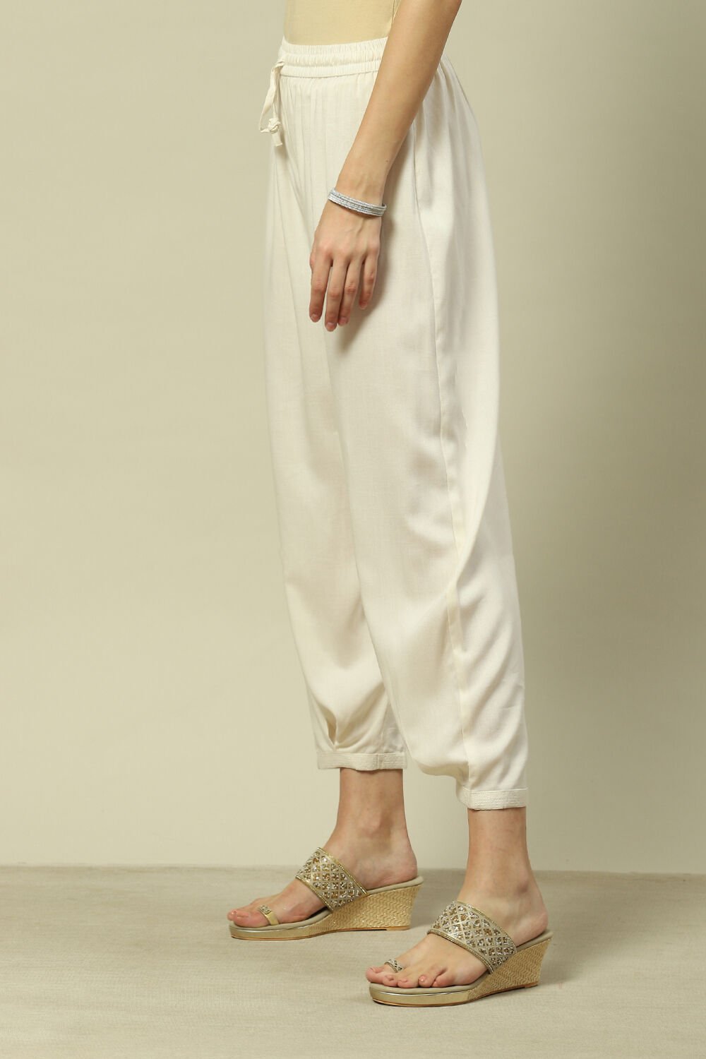Off White LIVA Straight Solid Palazzos image number 2