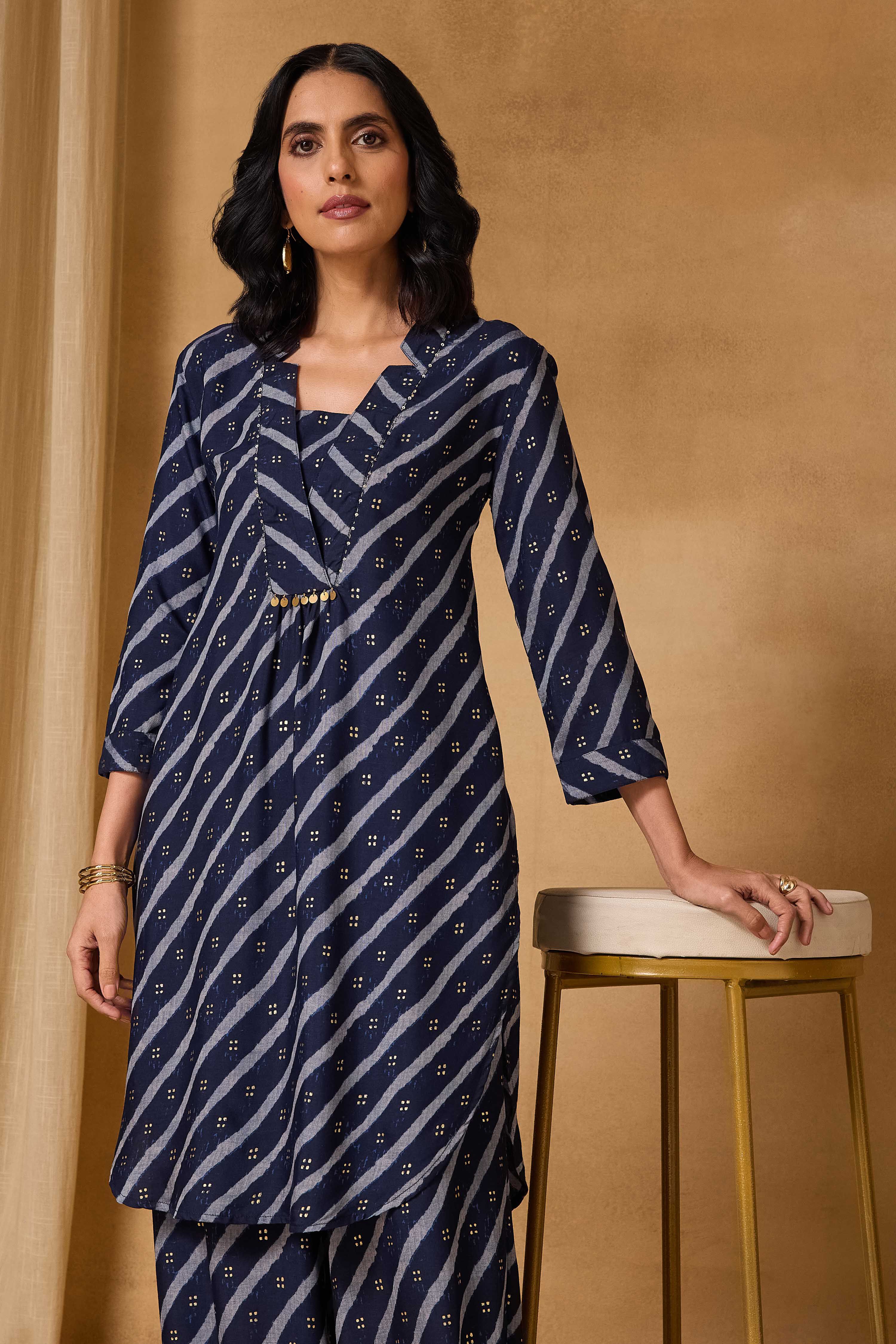 Indigo Viscose Blend Straight Printed Kurta Pants Set image number 8